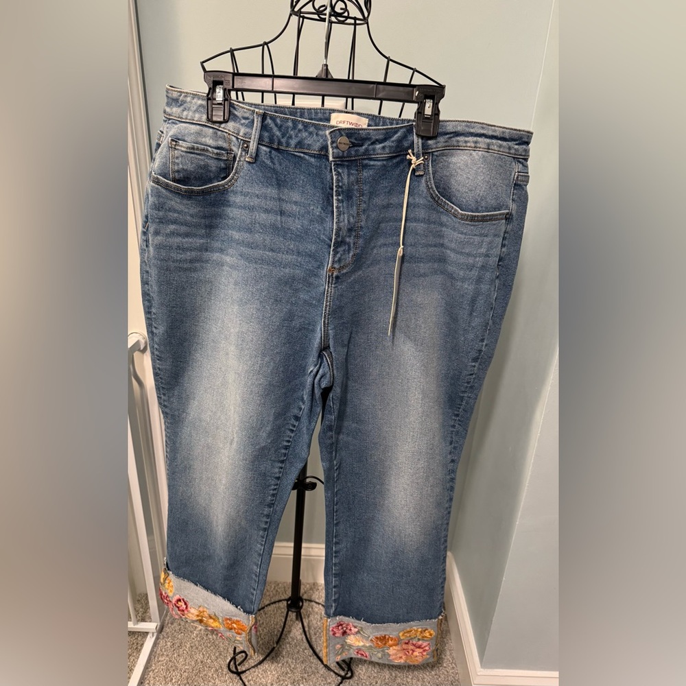 New Driftwood Jeans Women’s Sz 20 Collette Embroidered straight leg cropped